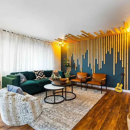 Luxury Living - Kirkland Stylish Home - Prime Spot